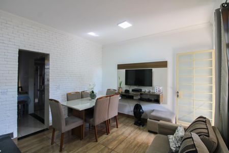 Casa à venda com 144m², 2 quartos e 1 vagaSala