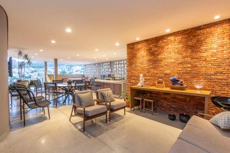 Casa à venda com 538m², 5 quartos e 4 vagas Casa à venda com 538m², 5 quartos e 4 vagasSala