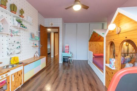 Casa à venda com 538m², 5 quartos e 4 vagas Casa à venda com 538m², 5 quartos e 4 vagasQuarto 1