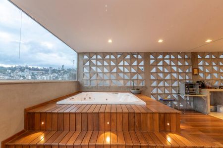 Casa à venda com 538m², 5 quartos e 4 vagas Casa à venda com 538m², 5 quartos e 4 vagasSPA