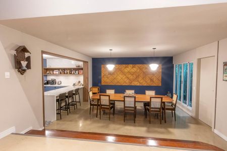 Casa à venda com 538m², 5 quartos e 4 vagas Casa à venda com 538m², 5 quartos e 4 vagasSala