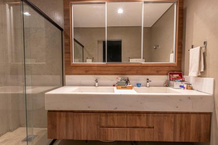 Casa à venda com 538m², 5 quartos e 4 vagas Casa à venda com 538m², 5 quartos e 4 vagasBanheiro