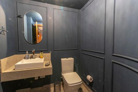 Casa à venda com 538m², 5 quartos e 4 vagas Casa à venda com 538m², 5 quartos e 4 vagasBanheiro