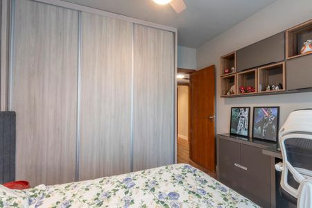 Casa à venda com 538m², 5 quartos e 4 vagas Casa à venda com 538m², 5 quartos e 4 vagasQuarto 2