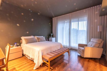 Casa à venda com 538m², 5 quartos e 4 vagas Casa à venda com 538m², 5 quartos e 4 vagasQuarto 3