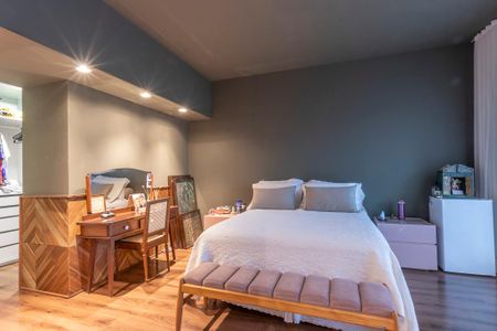 Casa à venda com 538m², 5 quartos e 4 vagas Casa à venda com 538m², 5 quartos e 4 vagasQuarto 3