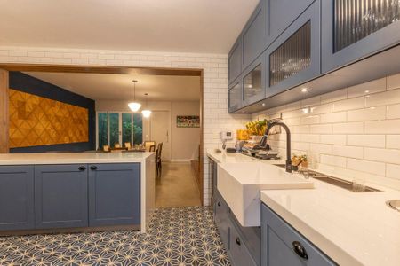 Casa à venda com 538m², 5 quartos e 4 vagas Casa à venda com 538m², 5 quartos e 4 vagasCozinha