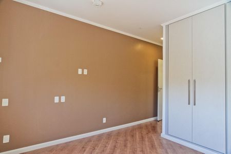 Casa à venda com 250m², 4 quartos e 5 vagas Casa à venda com 250m², 4 quartos e 5 vagasSuíte 1