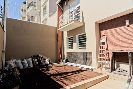 Casa à venda com 250m², 4 quartos e 5 vagas Casa à venda com 250m², 4 quartos e 5 vagasÁrea externa