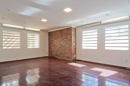 Casa à venda com 250m², 4 quartos e 5 vagas Casa à venda com 250m², 4 quartos e 5 vagasSala