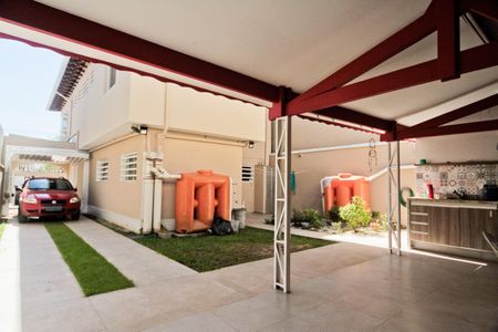 Casa à venda com 250m², 4 quartos e 5 vagas Casa à venda com 250m², 4 quartos e 5 vagasÁrea externa