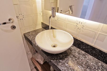 Casa à venda com 250m², 4 quartos e 5 vagas Casa à venda com 250m², 4 quartos e 5 vagasLavabo