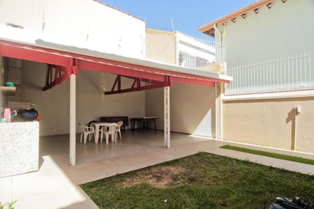 Casa à venda com 250m², 4 quartos e 5 vagas Casa à venda com 250m², 4 quartos e 5 vagasÁrea externa
