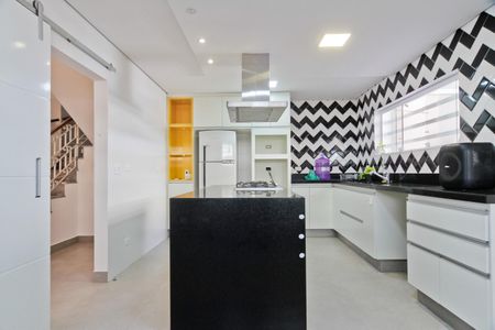 Casa à venda com 250m², 4 quartos e 5 vagas Casa à venda com 250m², 4 quartos e 5 vagasCozinha