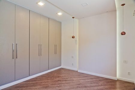 Casa à venda com 250m², 4 quartos e 5 vagas Casa à venda com 250m², 4 quartos e 5 vagasSuíte 2