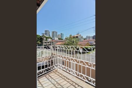 Casa à venda com 250m², 4 quartos e 5 vagas Casa à venda com 250m², 4 quartos e 5 vagasVaranda