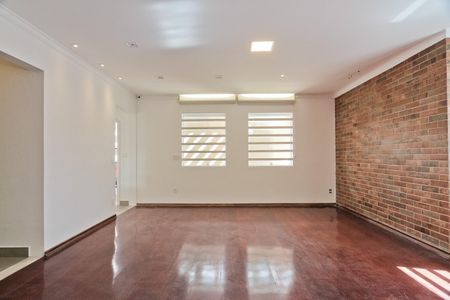 Casa à venda com 250m², 4 quartos e 5 vagas Casa à venda com 250m², 4 quartos e 5 vagasSala