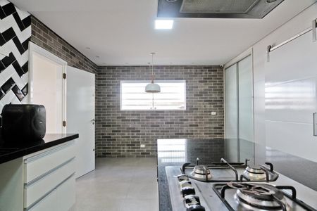 Casa à venda com 250m², 4 quartos e 5 vagas Casa à venda com 250m², 4 quartos e 5 vagasCozinha