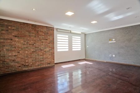 Casa à venda com 250m², 4 quartos e 5 vagas Casa à venda com 250m², 4 quartos e 5 vagasSala