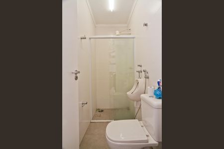 Casa à venda com 250m², 4 quartos e 5 vagas Casa à venda com 250m², 4 quartos e 5 vagasÁrea externa - banheiro