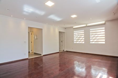 Casa à venda com 250m², 4 quartos e 5 vagas Casa à venda com 250m², 4 quartos e 5 vagasSala