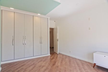 Casa à venda com 250m², 4 quartos e 5 vagas Casa à venda com 250m², 4 quartos e 5 vagasQuarto 1