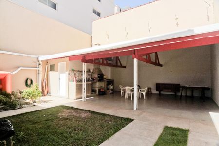 Casa à venda com 250m², 4 quartos e 5 vagas Casa à venda com 250m², 4 quartos e 5 vagasÁrea externa