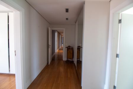 Apartamento à venda com 299m², 5 quartos e 5 vagasCloset da suíte 4