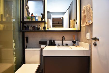 Banheiro social de kitnet/studio à venda com 1 quarto, 30m² em Cerqueira César, São Paulo