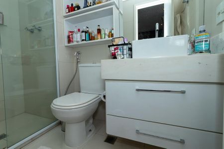 Apartamento à venda com 61m², 2 quartos e 2 vagasBanheiro da Suíte