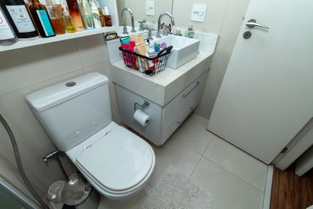 Apartamento à venda com 61m², 2 quartos e 2 vagasBanheiro da Suíte