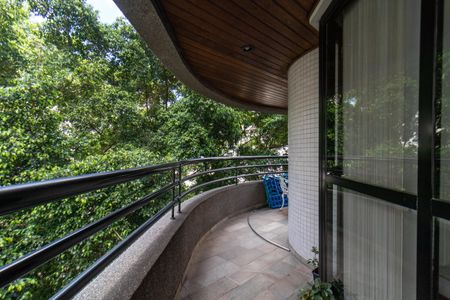 Apartamento à venda com 215m², 3 quartos e 4 vagasVaranda