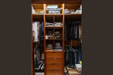 Apartamento à venda com 215m², 3 quartos e 4 vagasCloset da suíte 1