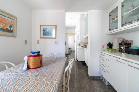 Apartamento à venda com 215m², 3 quartos e 4 vagasCopa