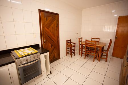 Casa à venda com 530m², 5 quartos e 7 vagas Casa à venda com 530m², 5 quartos e 7 vagasCozinha