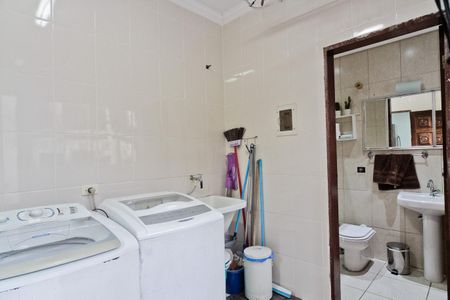 Casa à venda com 530m², 5 quartos e 7 vagas Casa à venda com 530m², 5 quartos e 7 vagasCasa 2 - área de serviço