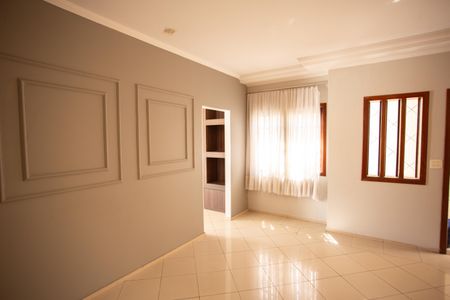 Casa à venda com 530m², 5 quartos e 7 vagas Casa à venda com 530m², 5 quartos e 7 vagasSala de Estar