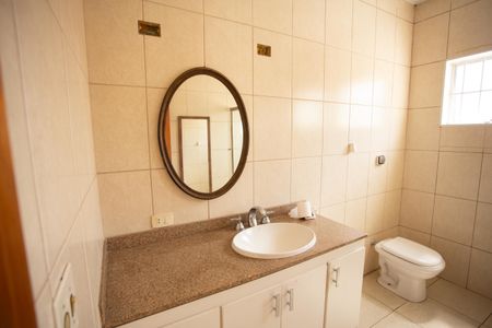 Casa à venda com 530m², 5 quartos e 7 vagas Casa à venda com 530m², 5 quartos e 7 vagasBanheiro Suíte 3