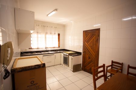 Casa à venda com 530m², 5 quartos e 7 vagas Casa à venda com 530m², 5 quartos e 7 vagasCozinha