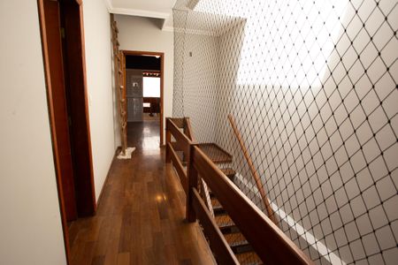 Casa à venda com 530m², 5 quartos e 7 vagas Casa à venda com 530m², 5 quartos e 7 vagasCorredor das Suítes