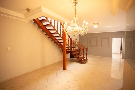 Casa à venda com 530m², 5 quartos e 7 vagas Casa à venda com 530m², 5 quartos e 7 vagasSala de Jantar