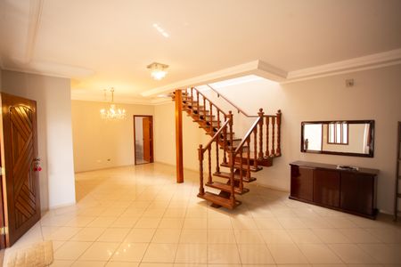 Casa à venda com 530m², 5 quartos e 7 vagas Casa à venda com 530m², 5 quartos e 7 vagasSala de Estar