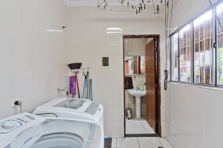 Casa à venda com 530m², 5 quartos e 7 vagas Casa à venda com 530m², 5 quartos e 7 vagasCasa 2 - área de serviço