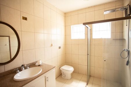 Casa à venda com 530m², 5 quartos e 7 vagas Casa à venda com 530m², 5 quartos e 7 vagasBanheiro Suíte 3