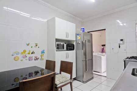 Casa à venda com 530m², 5 quartos e 7 vagas Casa à venda com 530m², 5 quartos e 7 vagasCasa 2 - Cozinha