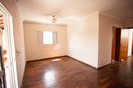 Casa à venda com 530m², 5 quartos e 7 vagas Casa à venda com 530m², 5 quartos e 7 vagasSuíte 3