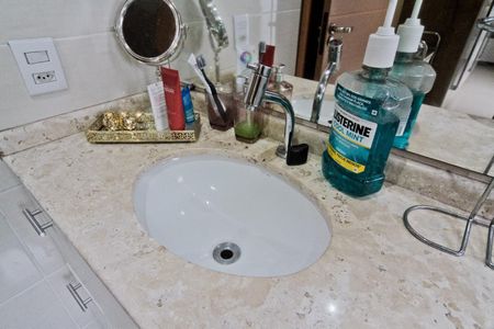 Casa à venda com 530m², 5 quartos e 7 vagas Casa à venda com 530m², 5 quartos e 7 vagasCasa 2 - Banheiro da Suíte