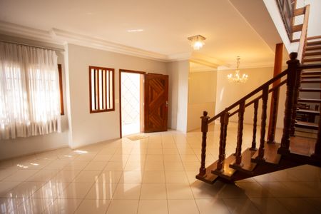 Casa à venda com 530m², 5 quartos e 7 vagas Casa à venda com 530m², 5 quartos e 7 vagasSala de Estar