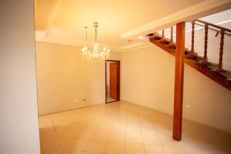 Casa à venda com 530m², 5 quartos e 7 vagas Casa à venda com 530m², 5 quartos e 7 vagasSala de Estar