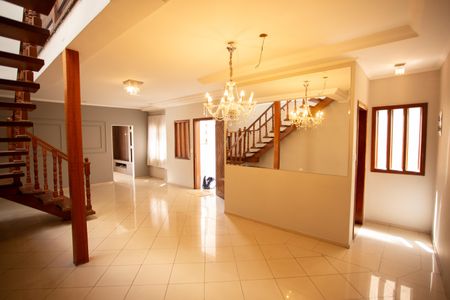 Casa à venda com 530m², 5 quartos e 7 vagas Casa à venda com 530m², 5 quartos e 7 vagasSala de Jantar